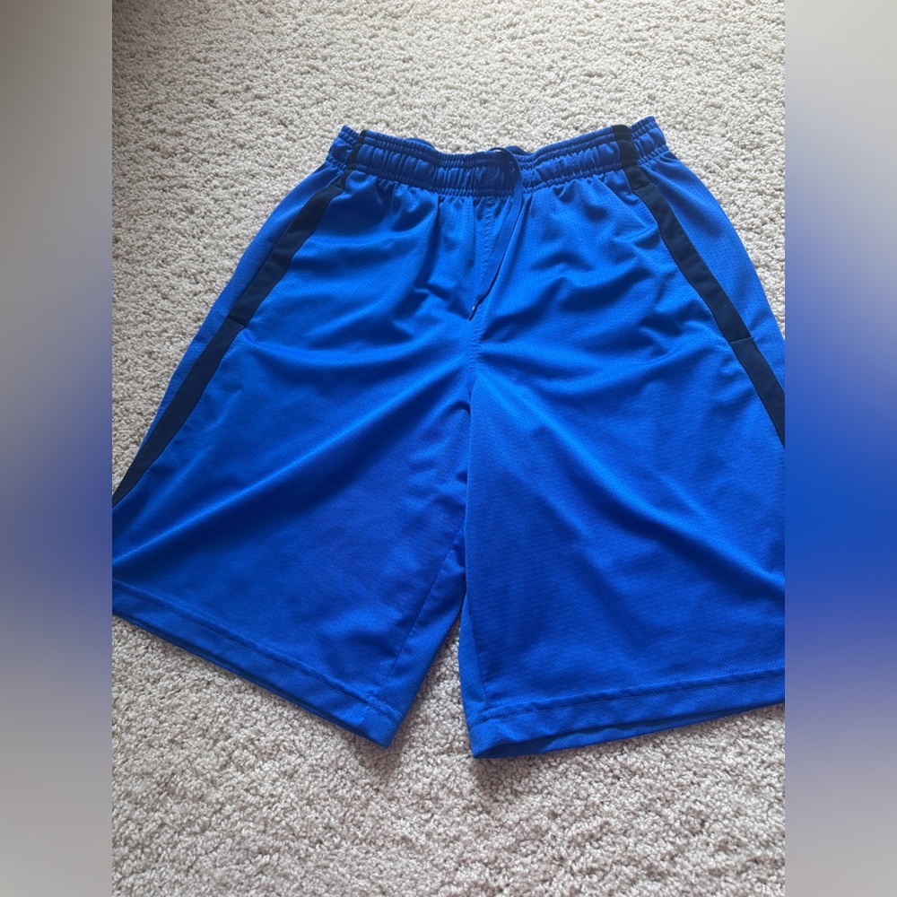 Mens under armour loose heatgear royal blue shorts Medium